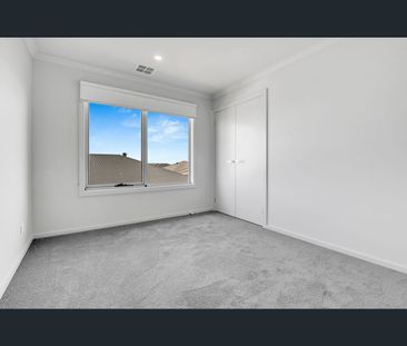 18 Dussehra St, Kalkallo, Vic 3064 - Photo 4