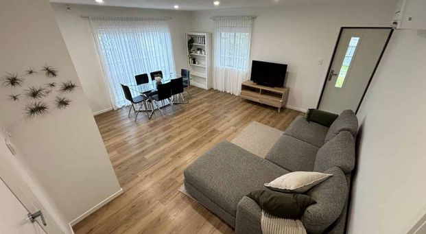 Modern renovated 3 bedroom home - Photo 1