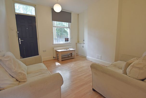 2 Bedroom Mid Terraced House - Photo 1