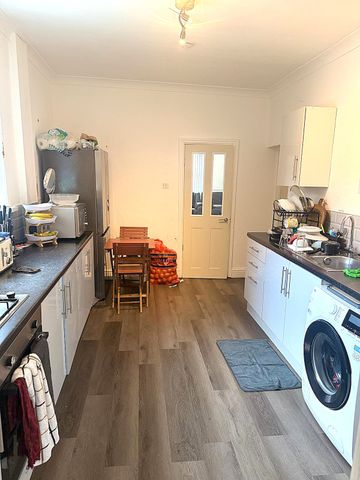 £1,075 PCM, Spacious Two Bedroom Ground Floor Flat With Garden In Homesdale Street, Grangetown, Cardiff, CF11 7HE - Photo 5