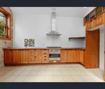 Two-Bedroom Townhouse Terrace in Prime Newtown Location - Photo 5