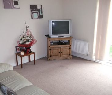 3 bed Semi-Detached - To Let - Photo 1