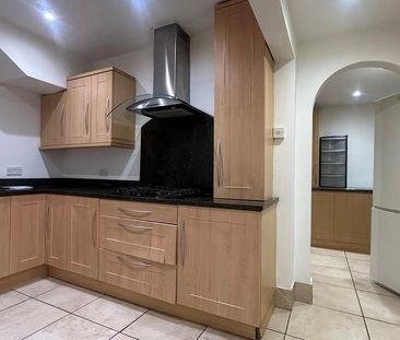 4 bedroom semi-detached house to rent - Photo 2