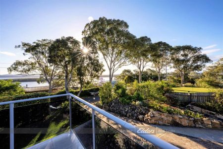 HOUSE WITH VIEWS AT GREEN POINT! - Photo 5