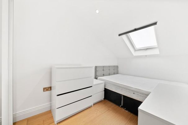 4 bedroom mews to rent - Photo 1