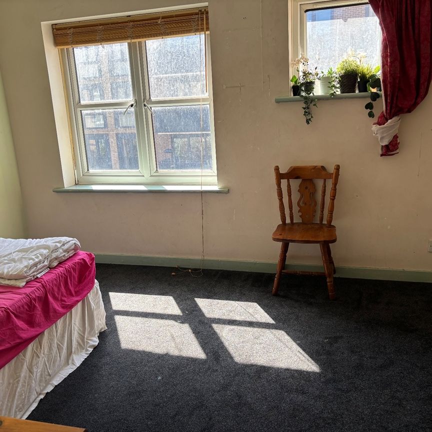 Room in a Shared House, Christopher Close, SE16 - Photo 1