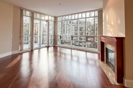 Luxury Spacious 2 bedroom plus den - Photo 5