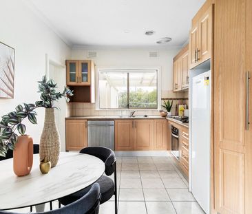 Family Comfort in Prime Glenroy Location - Photo 2