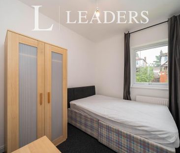 1 bedroom in a house share to rent - Photo 2