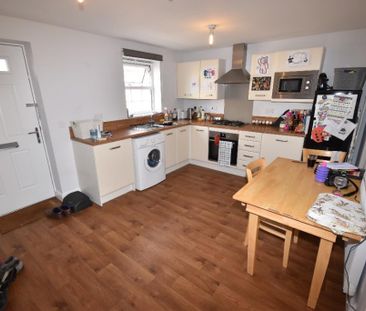 3 bedroom semi-detached house to rent - Photo 5