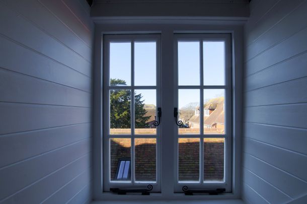 A fantastic opportunity has arisen to rent this sophisticated three-bedroom apartment in the heart of Chichester City Centre - Photo 1