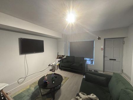 3 bedroom flat to rent - Photo 2