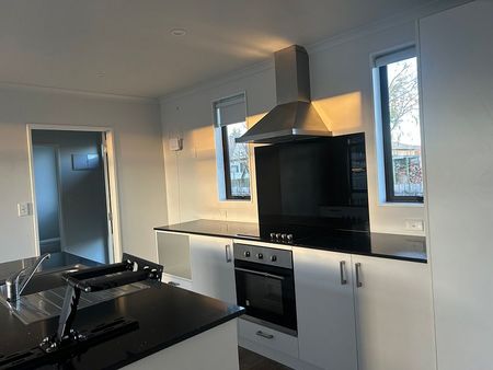 Charming 3BR Home in Ohakune - Photo 3