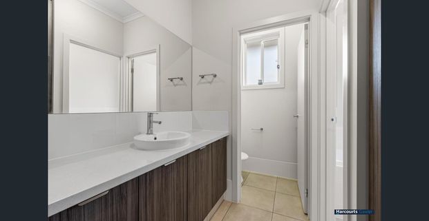 Beautiful 4 Bedroom 2 Bathroom Home in Prime Location - Photo 1