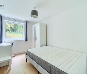4 bedroom flat to rent - Photo 4