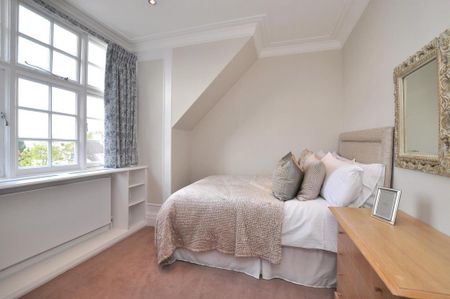 4 bedroom flat to rent - Photo 2