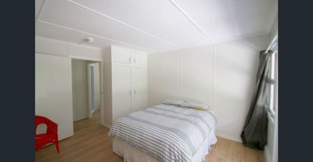 Beachside Living 3 Bedroom Flat – 300m from the Sand at Woorim - Photo 2