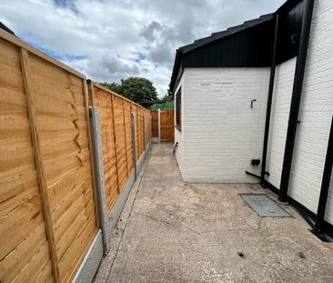 3 bedroom terraced house to rent - Photo 2
