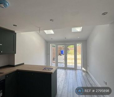 3 bedroom terraced house to rent - Photo 5