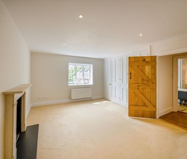 Beautiful Farmhouse in semi-rural Hatfield - Photo 5