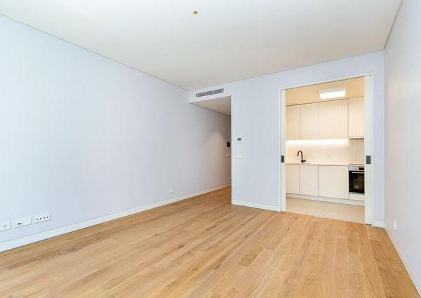 2 Bedroom Apartment with a view, Largo do Rato, Lisboa