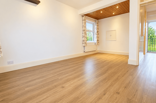 3 bedroom flat to rent - Photo 1