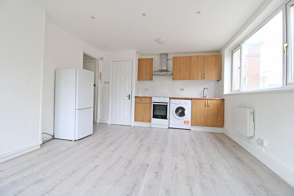 Studio to rent - Photo 1
