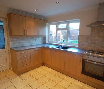 2 bedroom bungalow to rent - Photo 2
