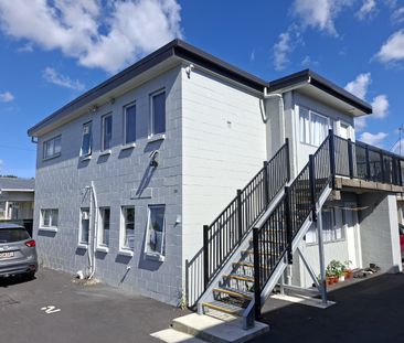 This well-presented two-bedroom, one-bathroom unit is ideally locat... - Photo 1