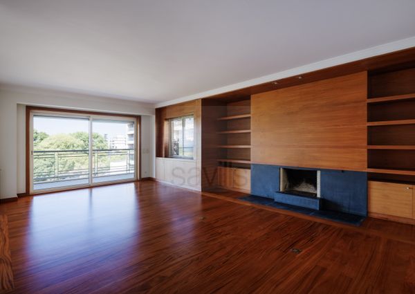 Apartamento T3+1 para arrendar em condomínio fechado na Foz
