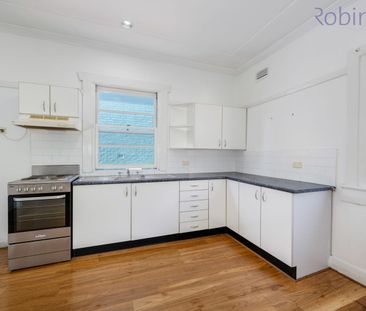Spacious, air-conditioned unit opposite park. - Photo 4