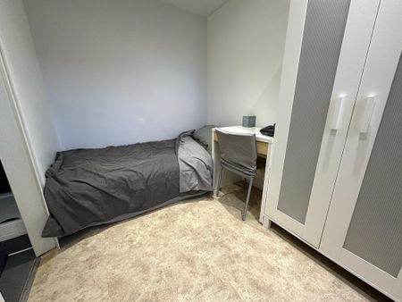 Studio Flat, Bennett Road, E13 - Photo 2