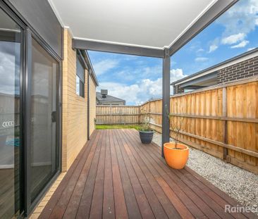 Contemporary Family Living - Photo 2