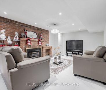 For Lease - 84 Cambridge Crescent, Richmond Hill, Ontario - Photo 1