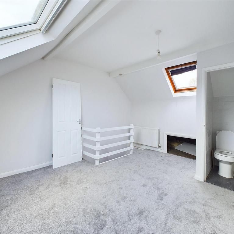 3 bedroom end of terrace house to rent - Photo 1