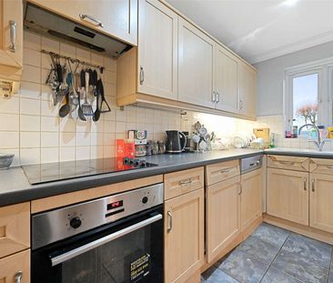 A spacious, two bedroom ground floor apartment in a sought-after lo... - Photo 6