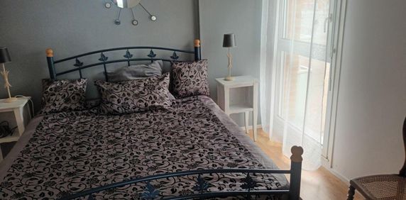 Jolie appartement meublé vue mer. Il se compose d'une pièce de vie avec cuisine aménagée, une ... - Photo 2