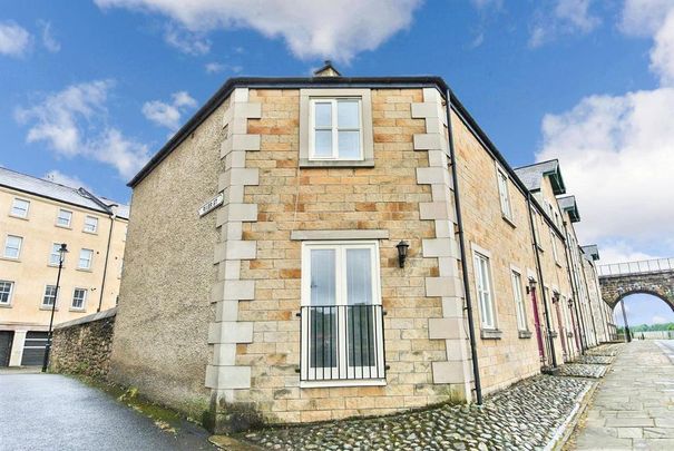 2 bedroom end of terrace house to rent - Photo 1