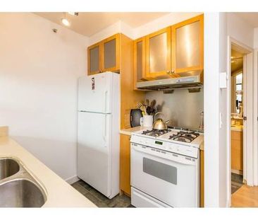 Superb Studio plus Den in heart of Vancouver DT - Photo 1