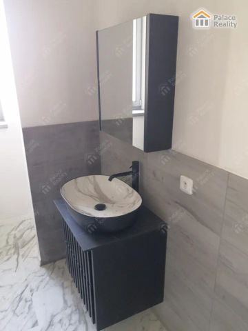 Pronájem moderního 2+1 s balkonem v centru města - Photo 2