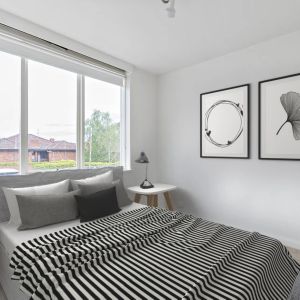 Large apartment in great location with privacy and security. - Photo 2