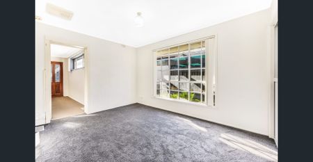 Three bedroom home in superb location - Photo 2