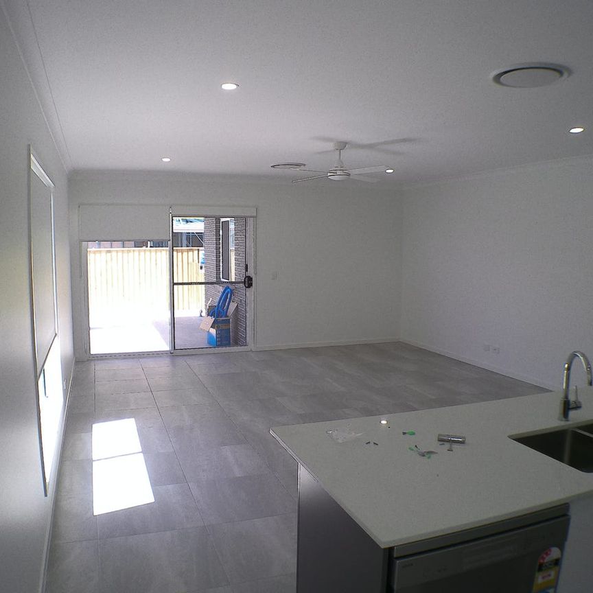 50 Lord Howe Circuit, Banya - Photo 1