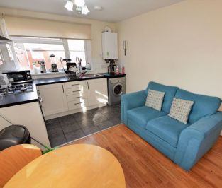 2 bedroom House in Westfield Road, Leeds - Photo 6