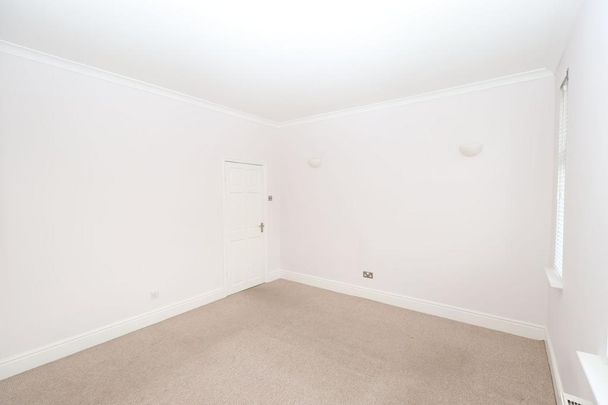 3 bedroom end of terrace house to rent - Photo 1