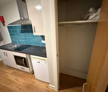 Studio Flat, Queen St, S1 - Photo 5