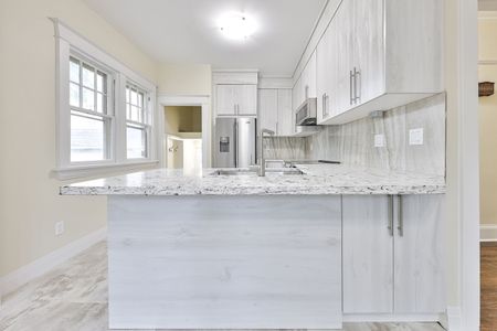 For Lease - 258 Reynolds Street, Oakville, Ontario - Photo 5