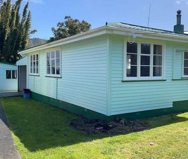 3 Bedrooms in Hikurangi - Photo 2