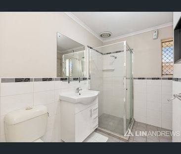 SPACIOUS 3 BEDROOM COURTYARD HOME - Photo 6