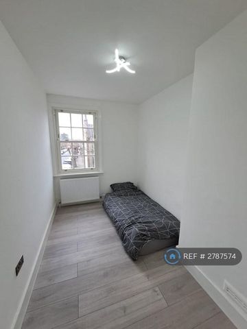 4 bedroom terraced house to rent - Photo 4